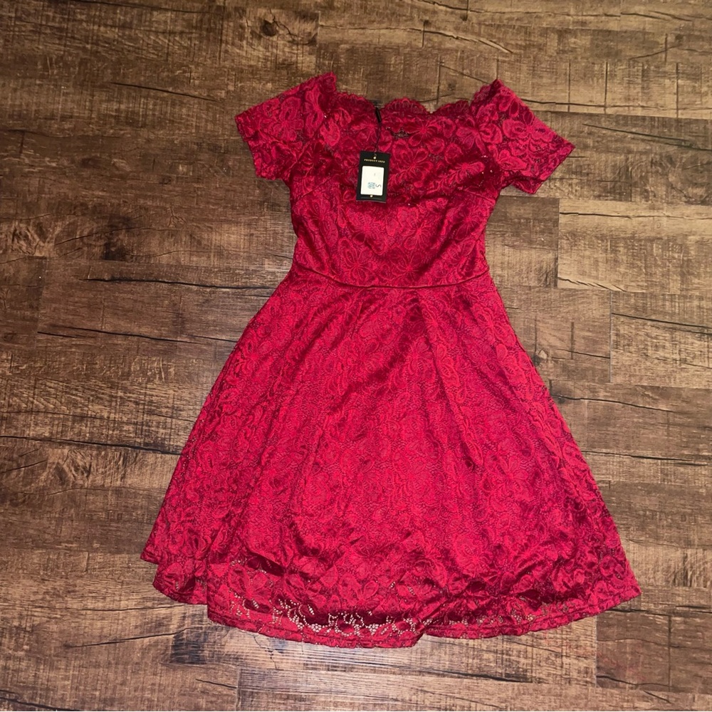 Miss May Dress Red Lace Off Shoulder Sleeves With Silicone Size Small NWT